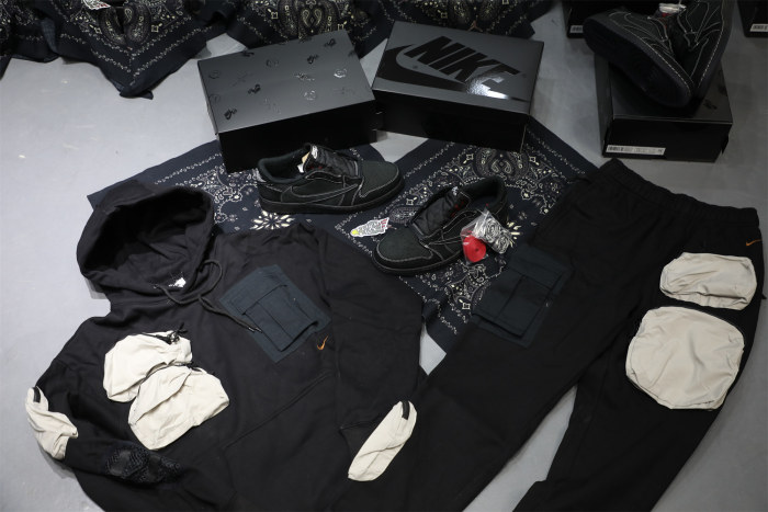 Travis Scott x Nike Air Jordan 1 Low OG “Black/Phantom” GS（A1）