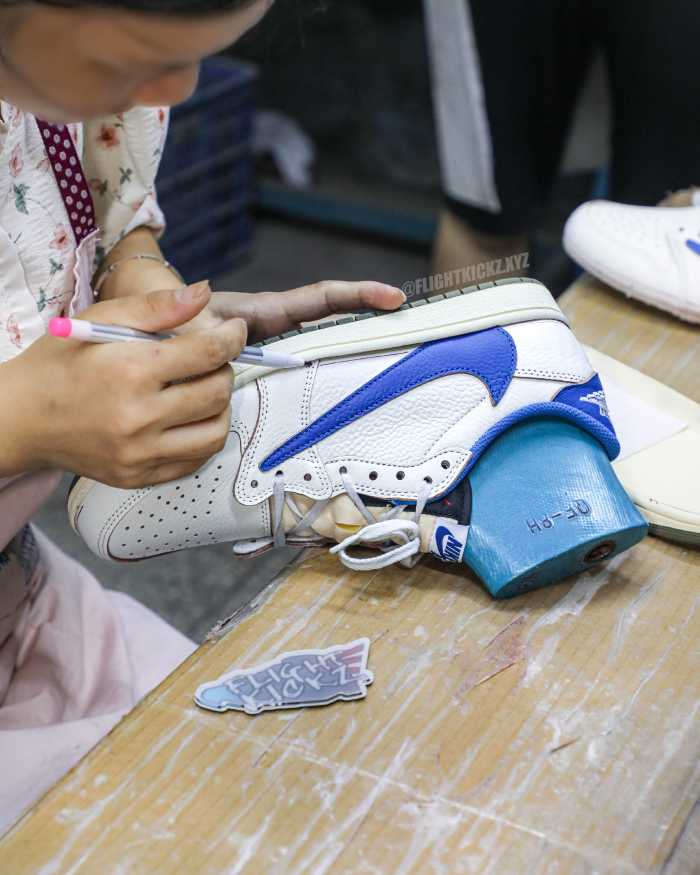 Travis Scott x Fragment x Air Jordan 1 Low OG GS（A1）