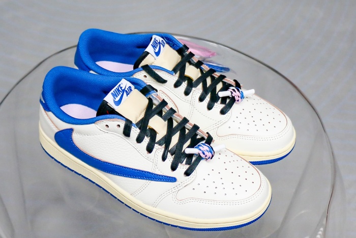 Travis Scott x Fragment x Air Jordan 1 Low OG GS（A1）