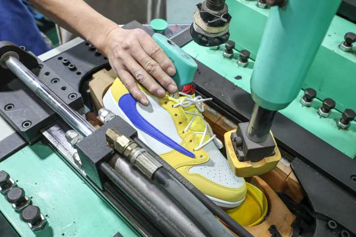 Travis Scott x Air Jordan 1 Retro Low OG SP “Elkins/Canary Yellow” GS（A1）