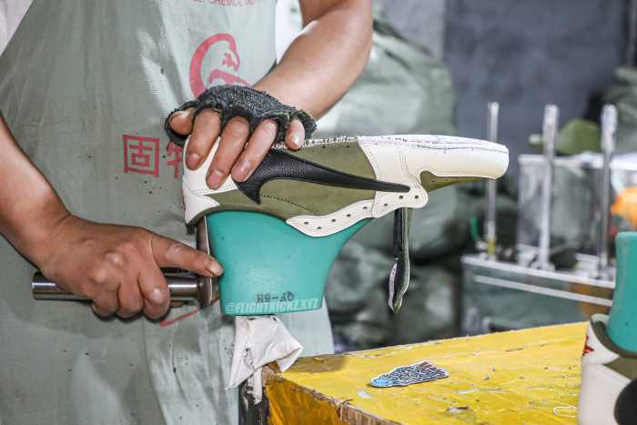 Travis Scott x Air Jordan 1 ' Medium Olive' GS（A1）