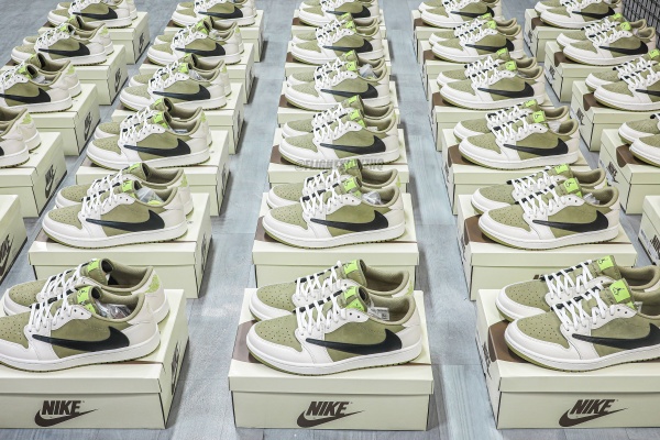 Travis Scott x Air Jordan 1 Low Golf Neutral Olive GS（A1）