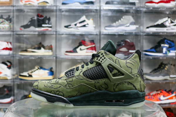 Kaws X Air Jordan 4 Retro Green Sample（A1）