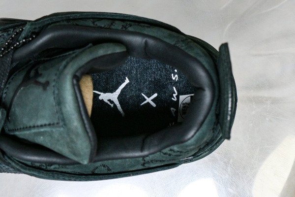 Kaws X Air Jordan 4 Retro Black 2017（A1）
