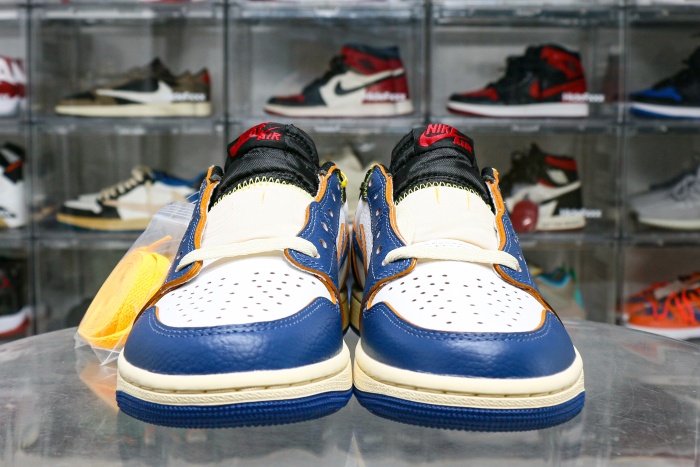 Air Jordan 1 Retro Low OG Summit White