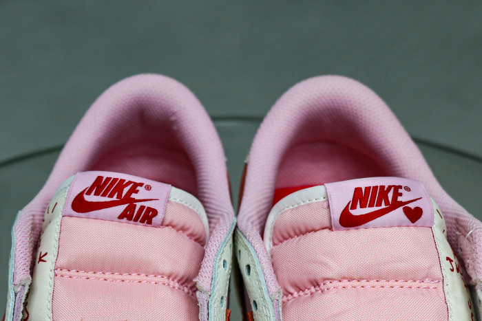 Travis Scott x Air Jordan 1 Low OG  Shy Pink Red  2025