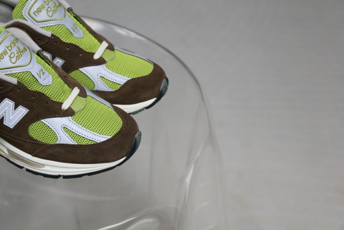 New Balance 991v2 MiUK Daniëlle Cathari x Kith Reverse Matcha