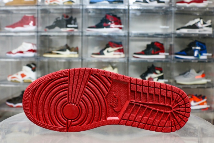 Air Jordan 1 Low OG “Banned” 2026