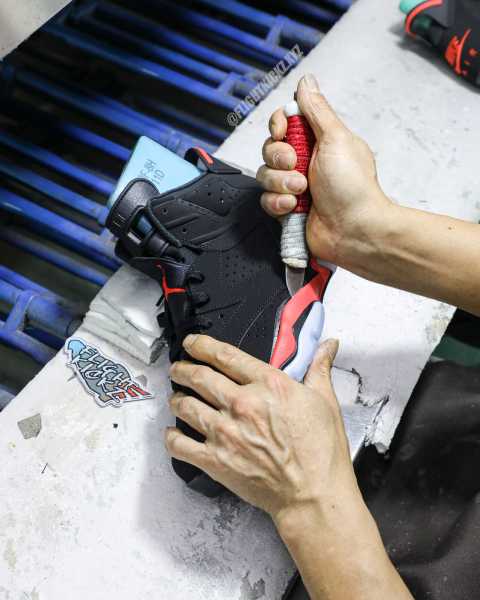 Air Jordan 6 Reverse Saleman Reverse Infrared 2026 (A1)
