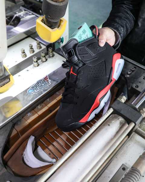 Air Jordan 6 Reverse Saleman Reverse Infrared 2026 (A1)