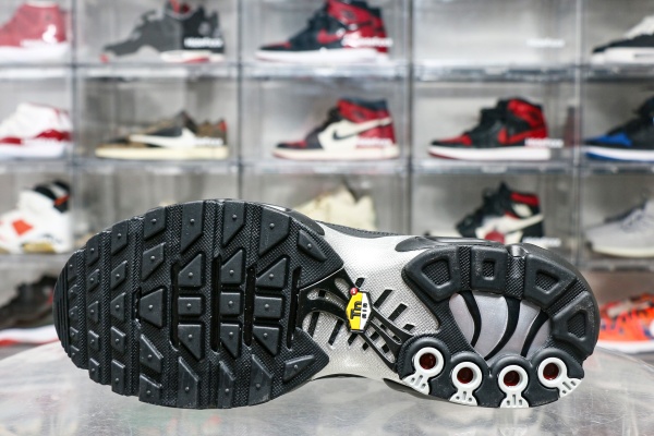 Air Max Plus Premium Black Metallic Silver