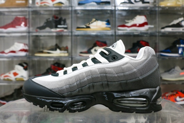 Nike Air Max Muscle 95 Yu-Gi-Oh! Jonouchi (with Promo Card)