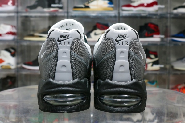 Nike Air Max Muscle 95 Yu-Gi-Oh! Jonouchi (with Promo Card)
