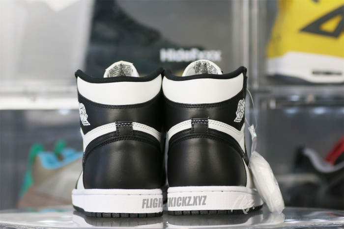 Air Jordan 1 Retro High OG Black White 2024