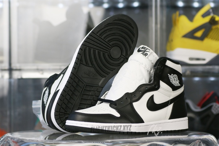 Air Jordan 1 Retro High OG Black White 2024