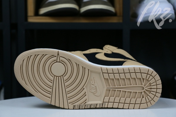 Air Jordan 1 Retro High OG 'Heirloom' 2022