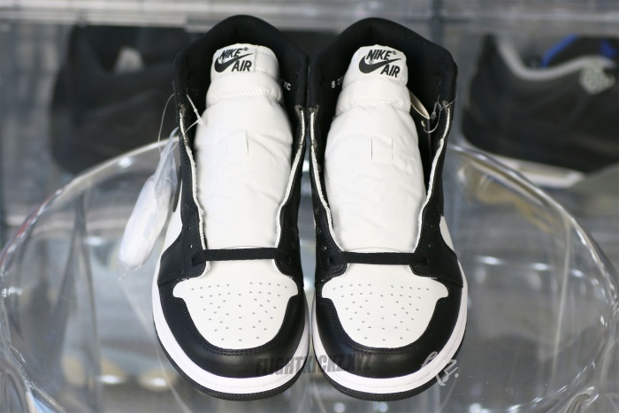 Air Jordan 1 Retro High OG Black White 2024