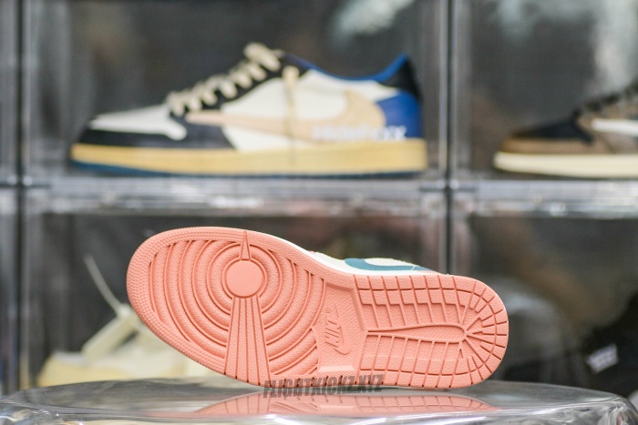 Wmns Jordan 1 Low Light Madder Root