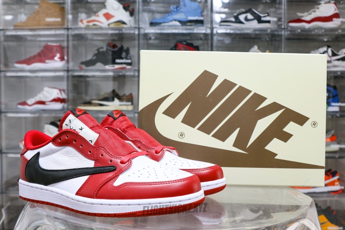 Travis Scott x Air Jordan 1 Retro Low  Chicago 
