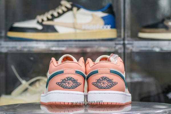 Wmns Jordan 1 Low Light Madder Root