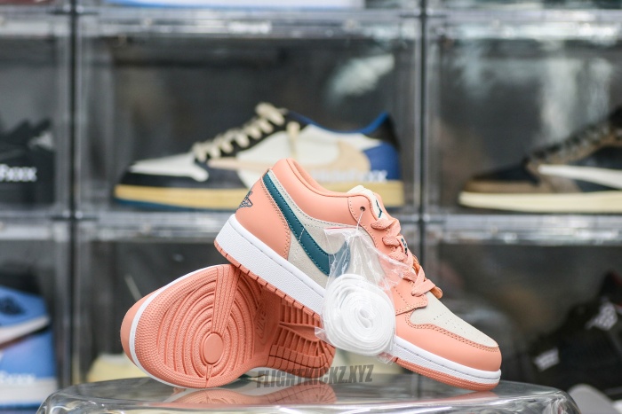 Wmns Jordan 1 Low Light Madder Root