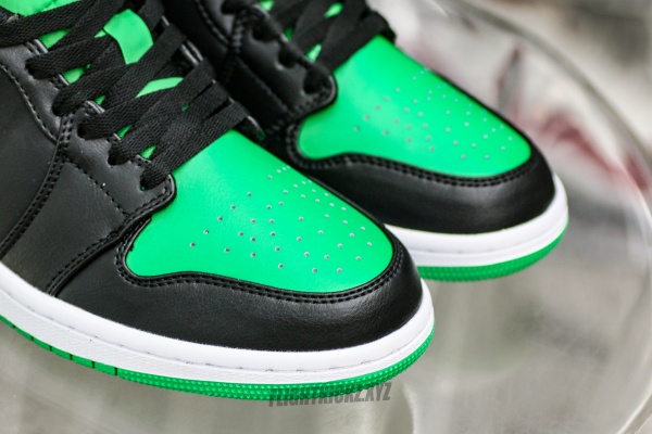 Jordan 1 Low Black Lucky Green