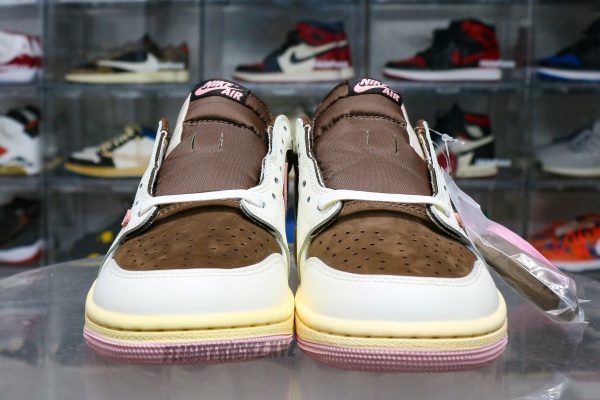 Travis Scott x Air Jordan 1 Low OG SP “Dark Pony/Pink Oxford”