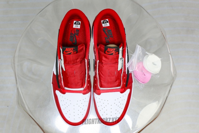 Travis Scott x Air Jordan 1 Retro Low  Chicago 