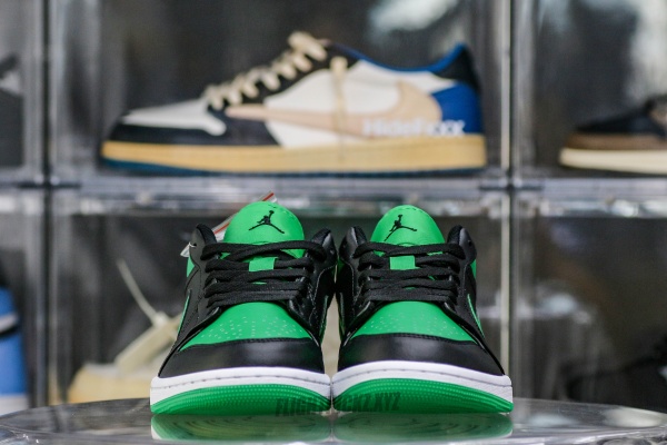 Jordan 1 Low Black Lucky Green