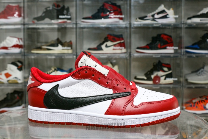 Travis Scott x Air Jordan 1 Retro Low  Chicago 