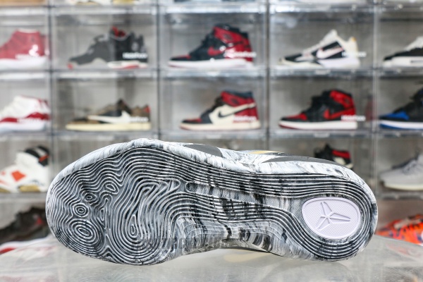 Nike Kobe 9 EM Low Protro “Mambacita”