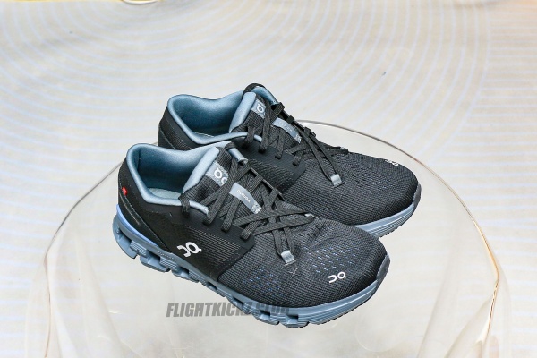 On Running Cloud X 4 Black Chambray