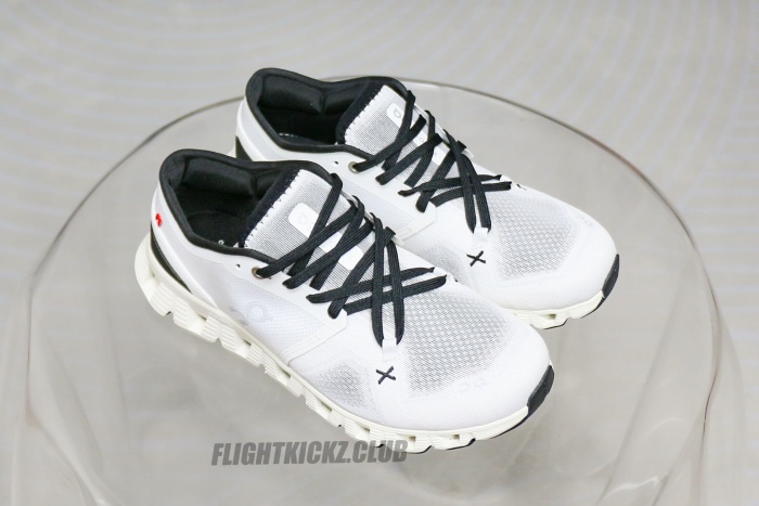 On Cloud X 3 Ivory Black