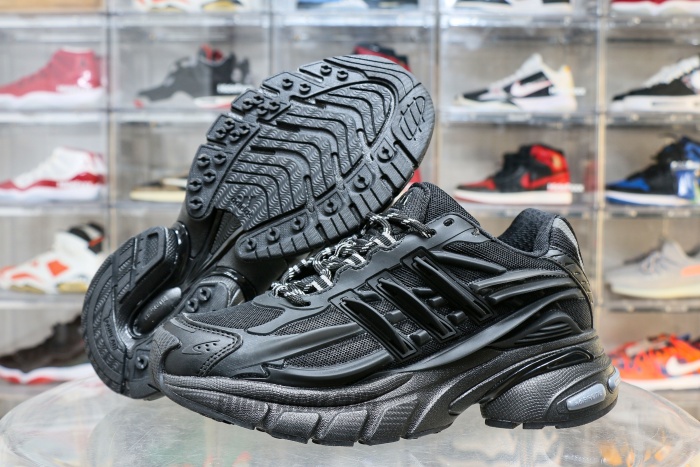 Pharrell x adidasAdistar Jellyfish “Triple Black”