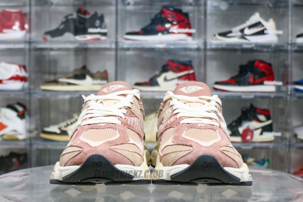 New Balance 9060 Sparrow Flat Taupe