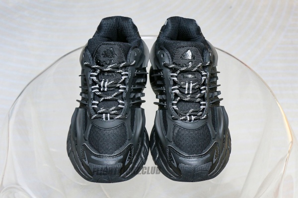 Pharrell x adidasAdistar Jellyfish “Triple Black”