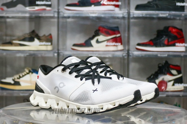 On Cloud X 3 Ivory Black