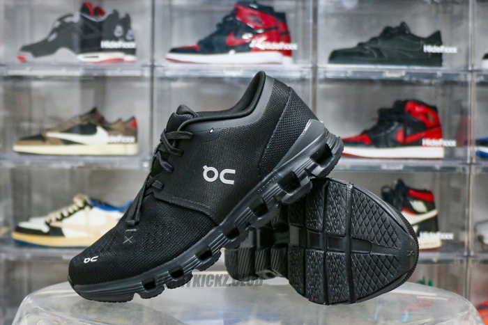 On Cloud X 4 Sneaker Triple Black