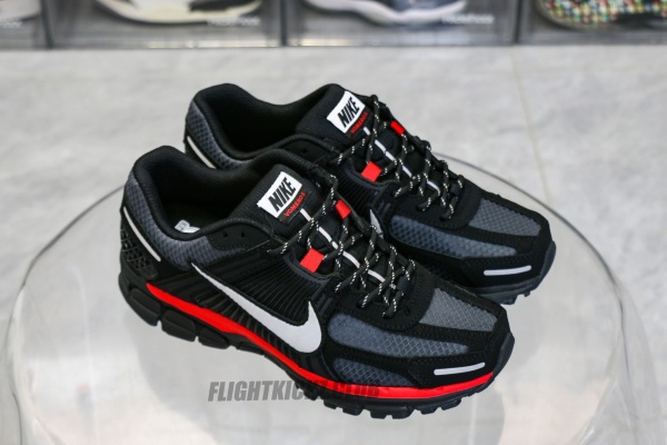 Nike Zoom Vomero 5 Black Metallic University Red 2025