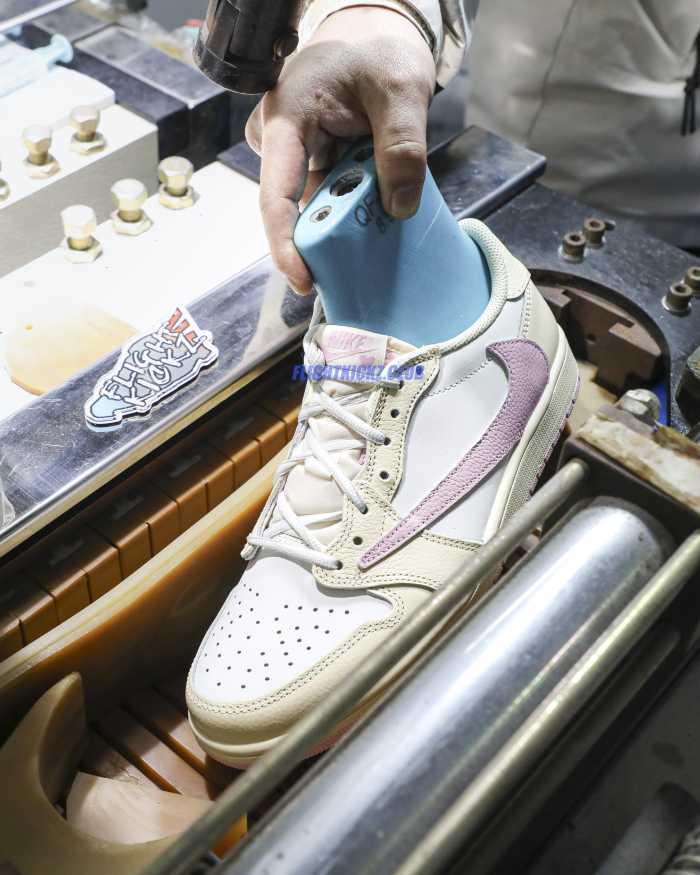 Travis Scott x Air Jordan 1 Low OG “Pink Pack”  Muslin Pink 2026 （A1）