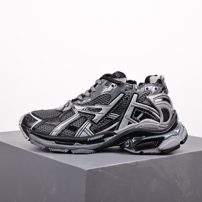 Balenciag* Runner Sneaker In 1515 Dark Grey/black