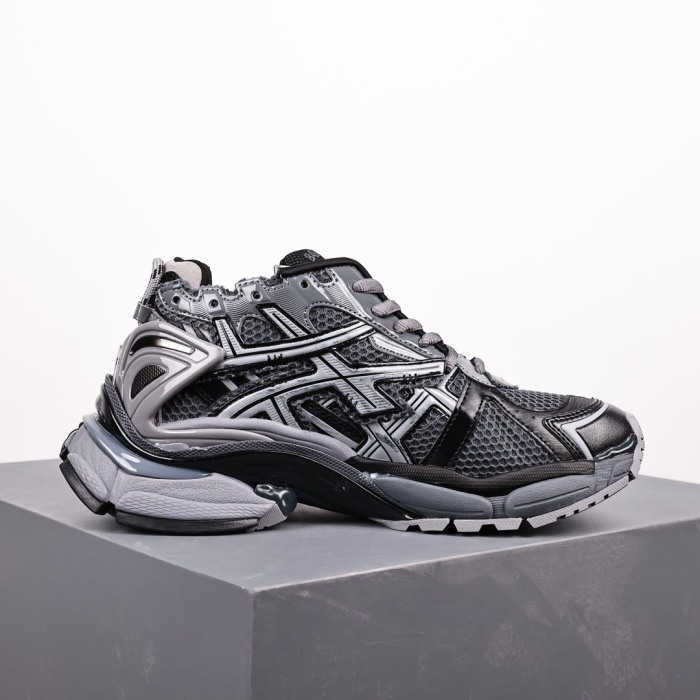 Balenciag* Runner Sneaker In 1515 Dark Grey/black