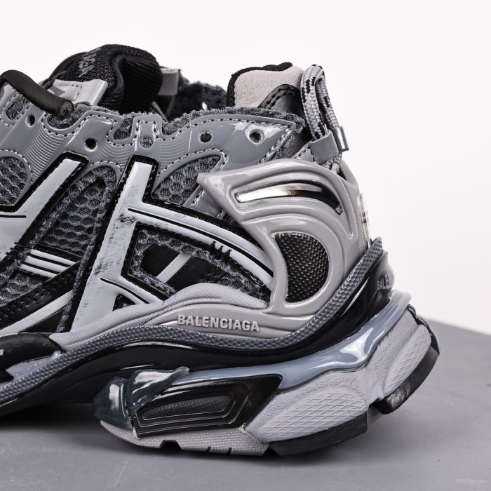 Balenciag* Runner Sneaker In 1515 Dark Grey/black