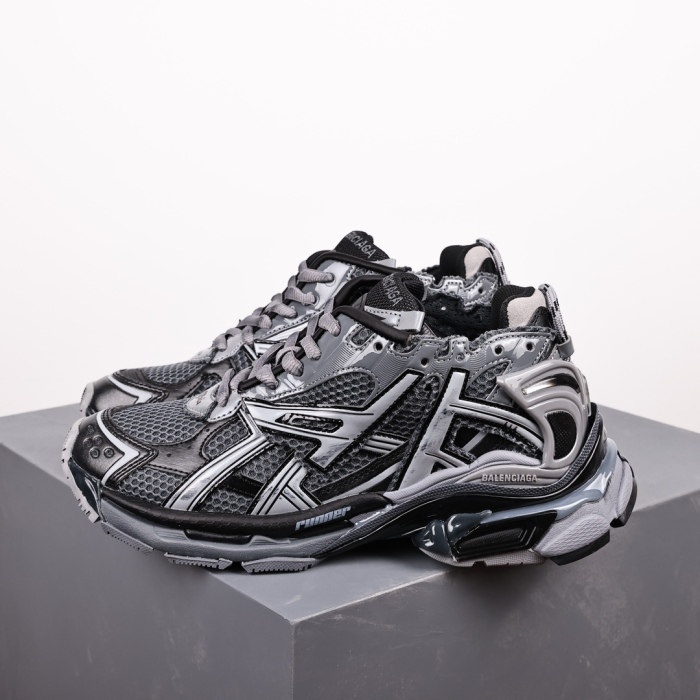 Balenciag* Runner Sneaker In 1515 Dark Grey/black