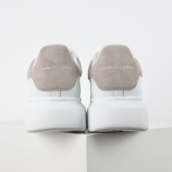 Alexande* McQuee* Oversized Sneaker 'White Patchouli' 2019