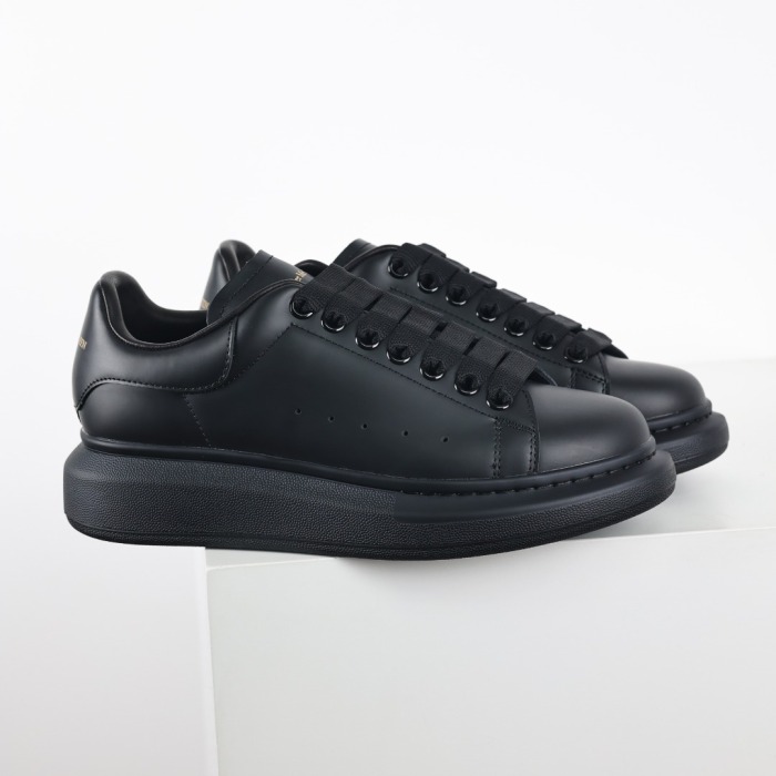 Alexande* McQuee* Oversized Sneaker 'All Black'