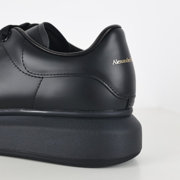 Alexande* McQuee* Oversized Sneaker 'All Black'