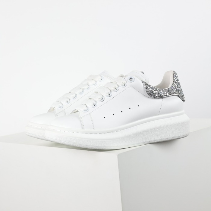 Alexande* McQuee* Oversized Sneaker White Silver Glitter