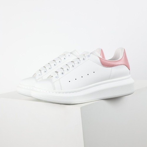 Alexande* McQuee* Oversized Sneaker 'White Carnation'
