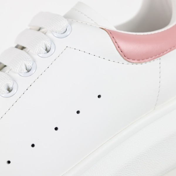 Alexande* McQuee* Oversized Sneaker 'White Carnation'